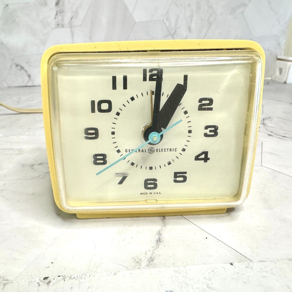 Vtg General Electric Alarm Clock 7369A Off White MCM Teal 2nd Hand GE WORKS